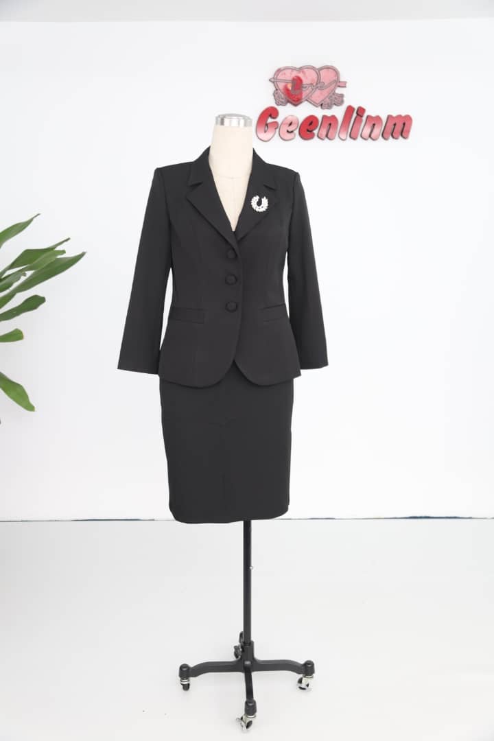 Woman’s Geenlinm Rubano Skirt and Suit